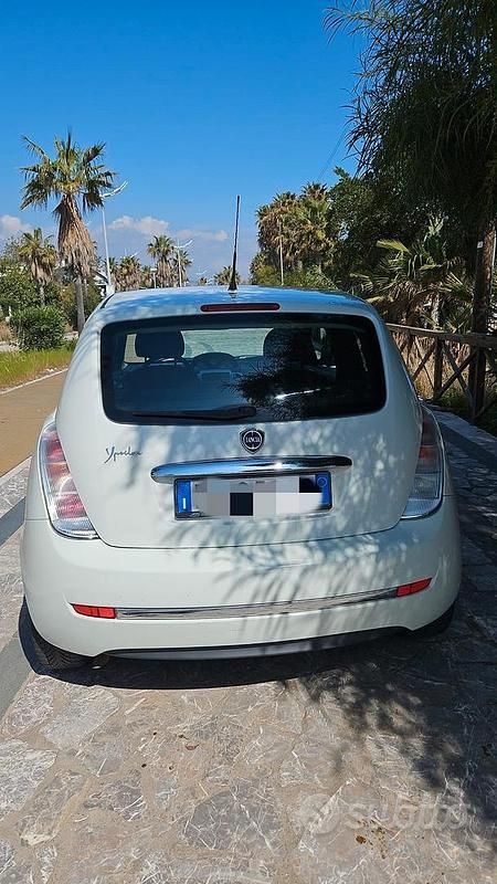 Usata Lancia Ypsilon 75 CV (55 kW) 2011 Bianco Utilitaria