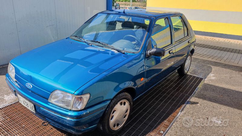 Usata Ford Fiesta 49 CV (36 kW) 1995 Blu Utilitaria