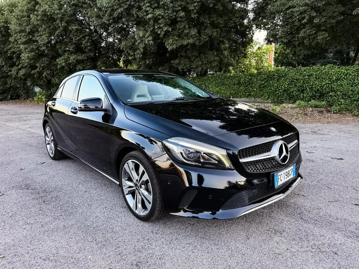 Usata Mercedes A180 109 CV (80 kW) 2015 Nero Utilitaria