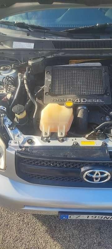 Usata 2005 Toyota RAV4 SUV | 4000 € (Ottimo prezzo) - Immagine 1/4