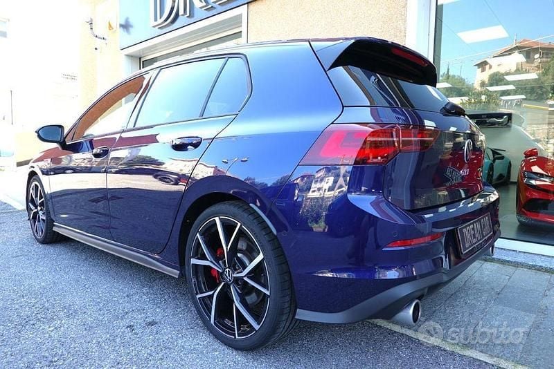 Usata VW Golf VIII GTI 245 CV (180 kW) 2023 Blu metallizzato Berlina