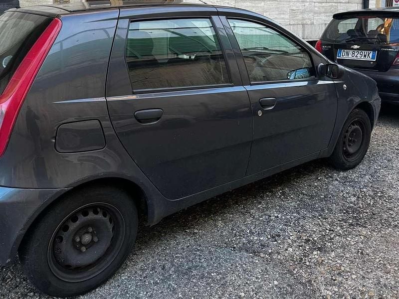 Usata Fiat Punto 60 CV (44 kW) 2002 Blu/azzurro Utilitaria