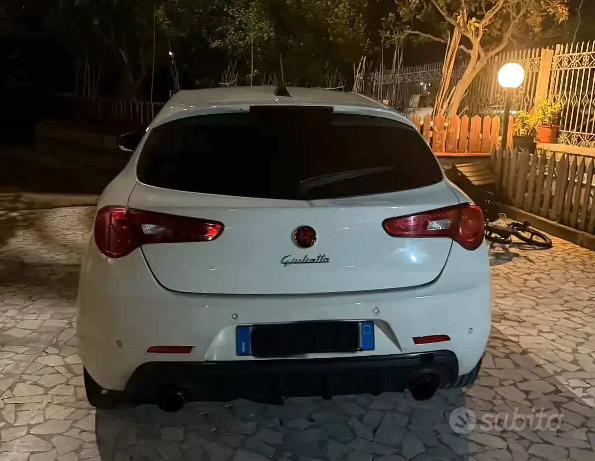Usata Alfa Romeo Giulietta Exclusive 170 CV (125 kW) 2010 Bianco Utilitaria