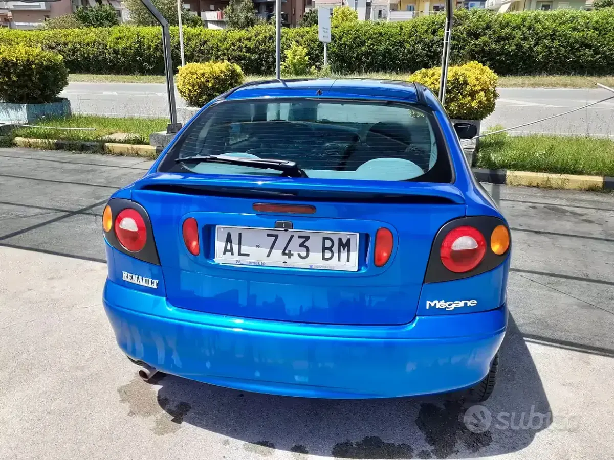 Usata Renault Mégane Coupé 90 CV (66 kW) 1996 Bluazzurro Coupé