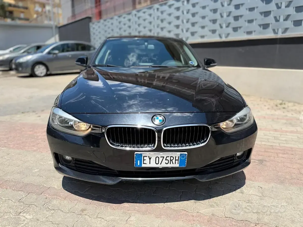 Usata BMW 318 143 CV (105 kW) 2015 Nero Berlina