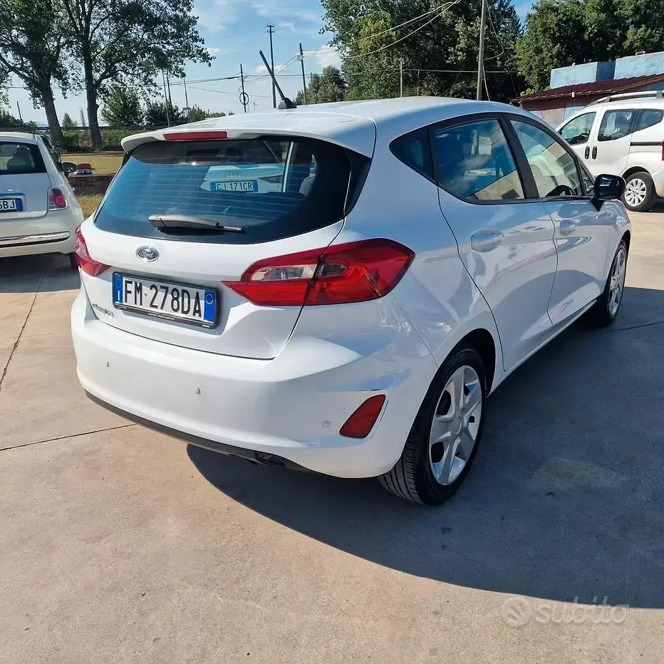 Usata Ford Fiesta Titanium 86 CV (63 kW) 2017 Bianco Utilitaria