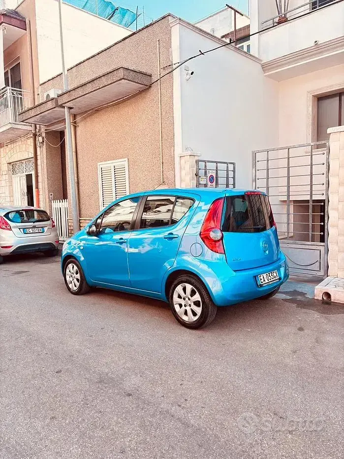 Usata Opel Agila 65 CV (47 kW) 2009 Bluazzurro Utilitaria