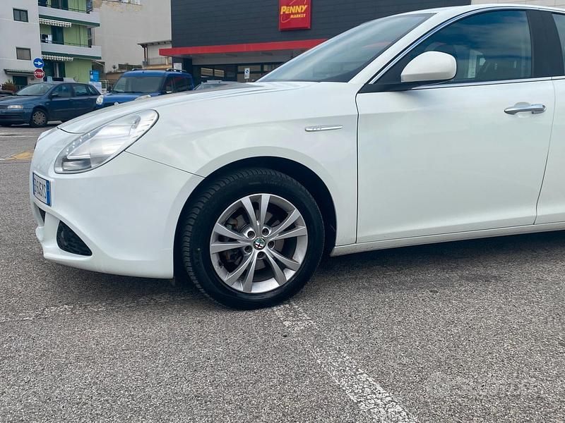 Usata Alfa Romeo Giulietta 105 CV (77 kW) 2013 Bianco Utilitaria