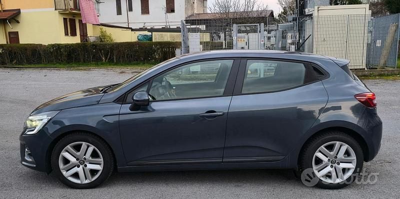 Usata Renault Clio V 100 CV (73 kW) 2022 Grigio Utilitaria