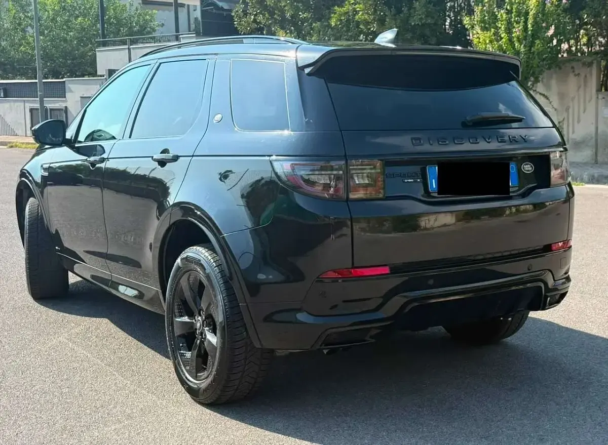 Usata Land Rover Discovery Sport R-Dynamic 179 CV (131 kW) 2020 Santorini black metallizzato SUV