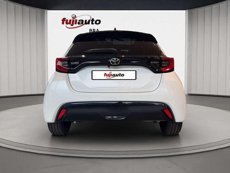 Nuova Toyota Yaris Hybrid Premium 131 CV (96 kW) 2026 Platinum pearl white Utilitaria