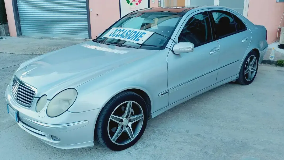 Usata Mercedes E280 Avantgarde 190 CV (139 kW) 2006 Argento Berlina