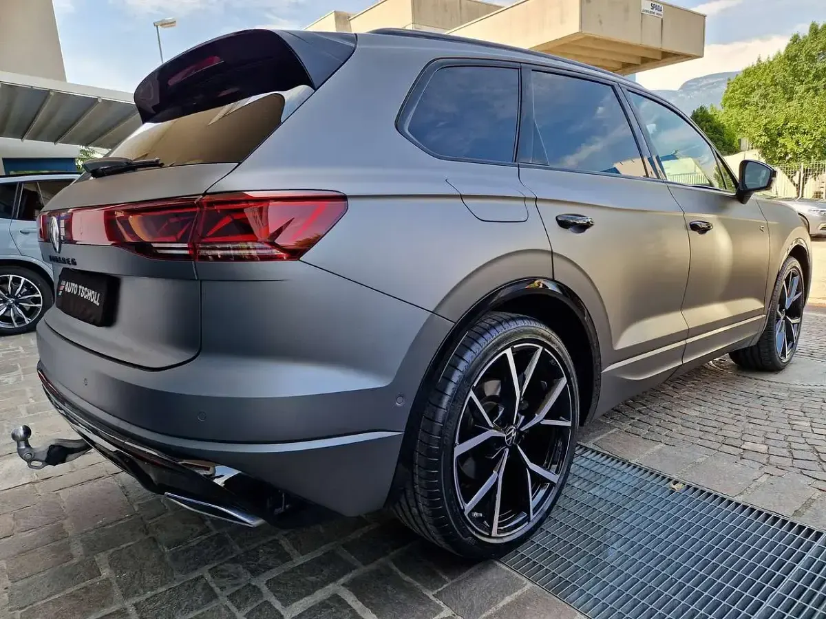 Usata VW Touareg Style 286 CV (210 kW) 2025 Siliziumgrau matt SUV