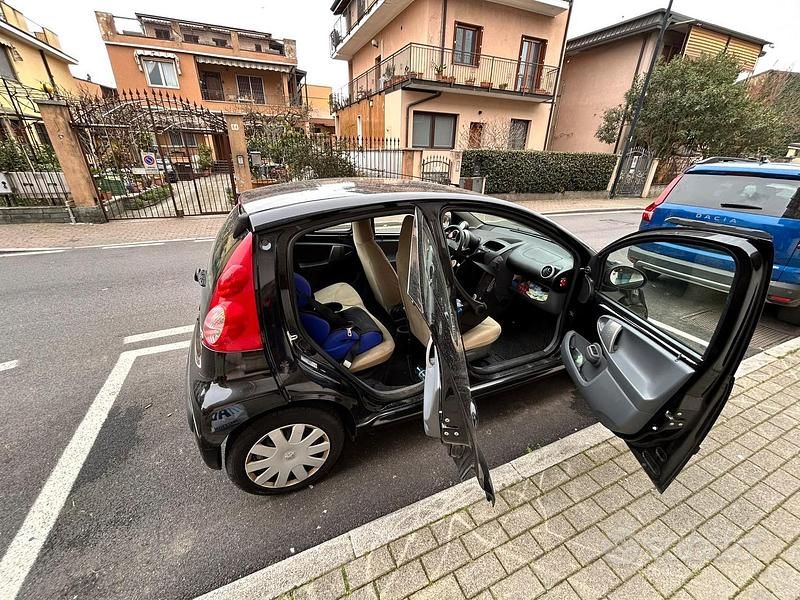 Usata Peugeot 107 68 CV (50 kW) 2006 Nero Utilitaria