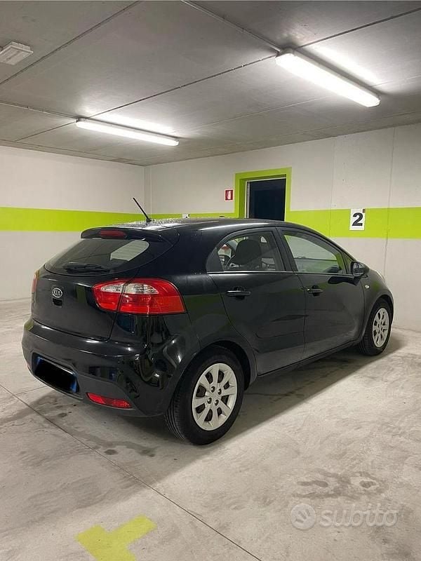 Usata Kia Rio EX 86 CV (63 kW) 2011 Nero Berlina