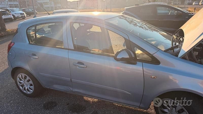 Usata Opel Corsa 90 CV (66 kW) 2006 Blu Berlina
