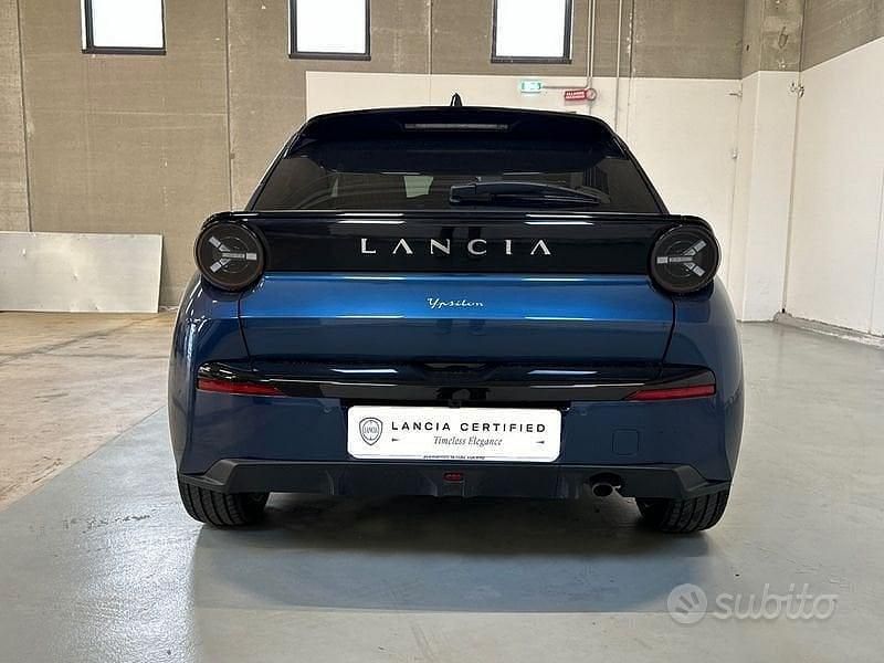 Usata Lancia Ypsilon 101 CV (74 kW) 2024 Blu Utilitaria
