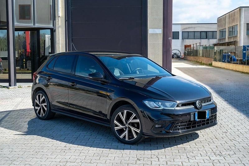Usata VW Polo R-line 95 CV (69 kW) 2023 Nero Utilitaria