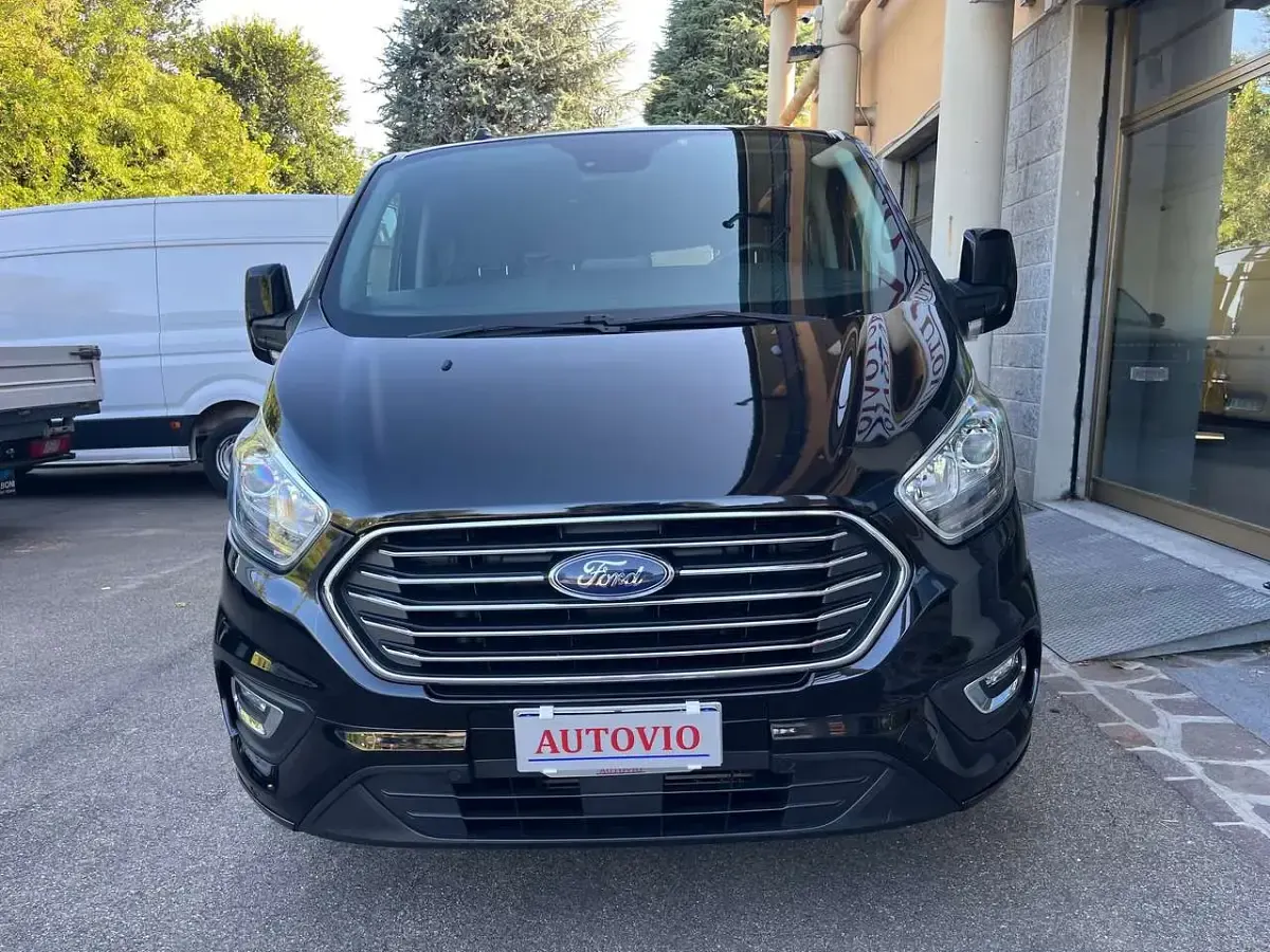 Usata Ford Tourneo Custom Titanium 131 CV (96 kW) 2022 Nero Furgone