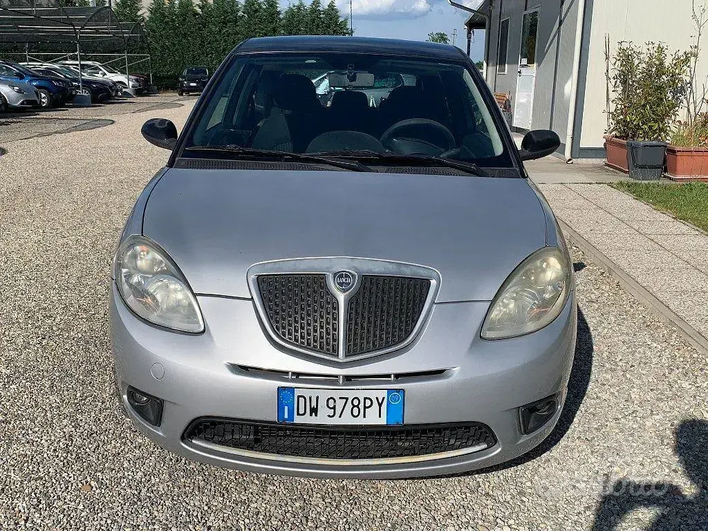 Usata Lancia Ypsilon 60 CV (44 kW) 2009 Grigio Utilitaria