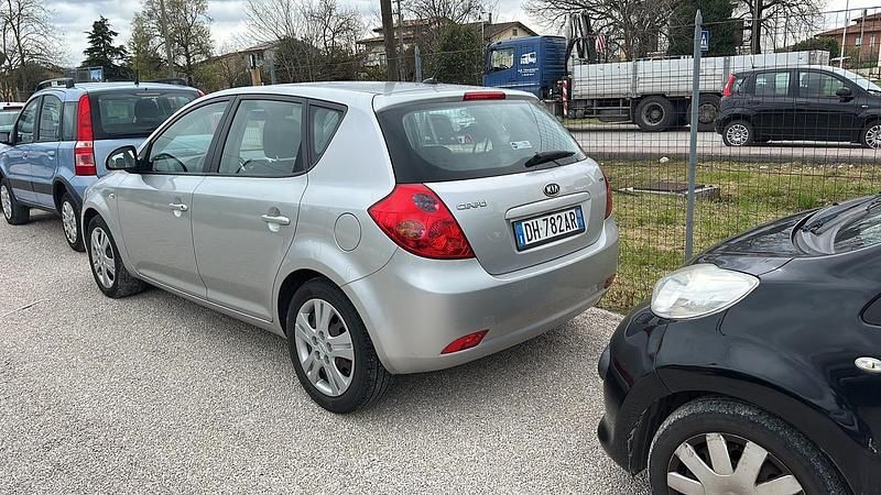 Usata Kia Ceed GT EX 115 CV (84 kW) 2007 Argento Berlina