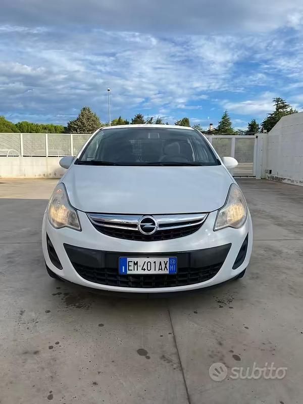 Usata Opel Corsavan 75 CV (55 kW) 2012 Bianco Utilitaria