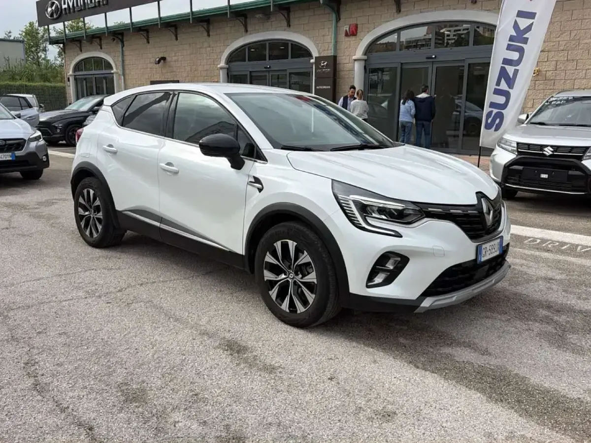 Usata Renault Captur Engineered 159 CV (116 kW) 2023 Beige SUV