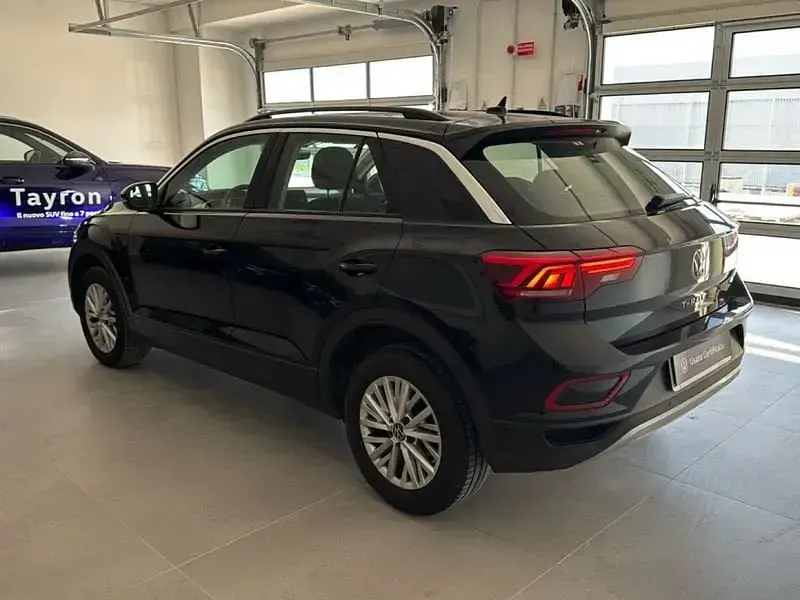 Usata VW T-Roc Life 110 CV (80 kW) 2023 Nero SUV
