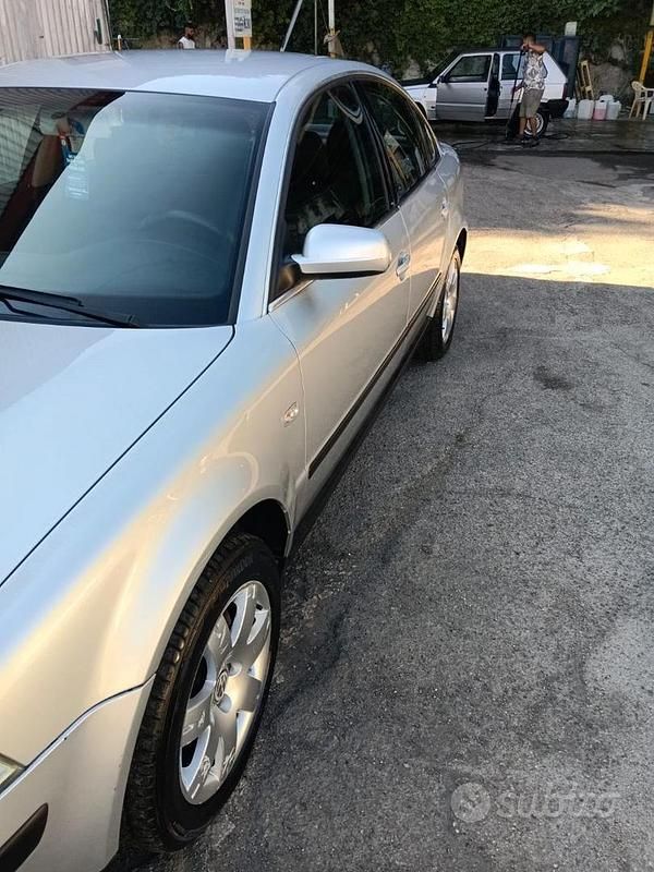 Usata VW Passat 130 CV (95 kW) 2002 Grigio Berlina