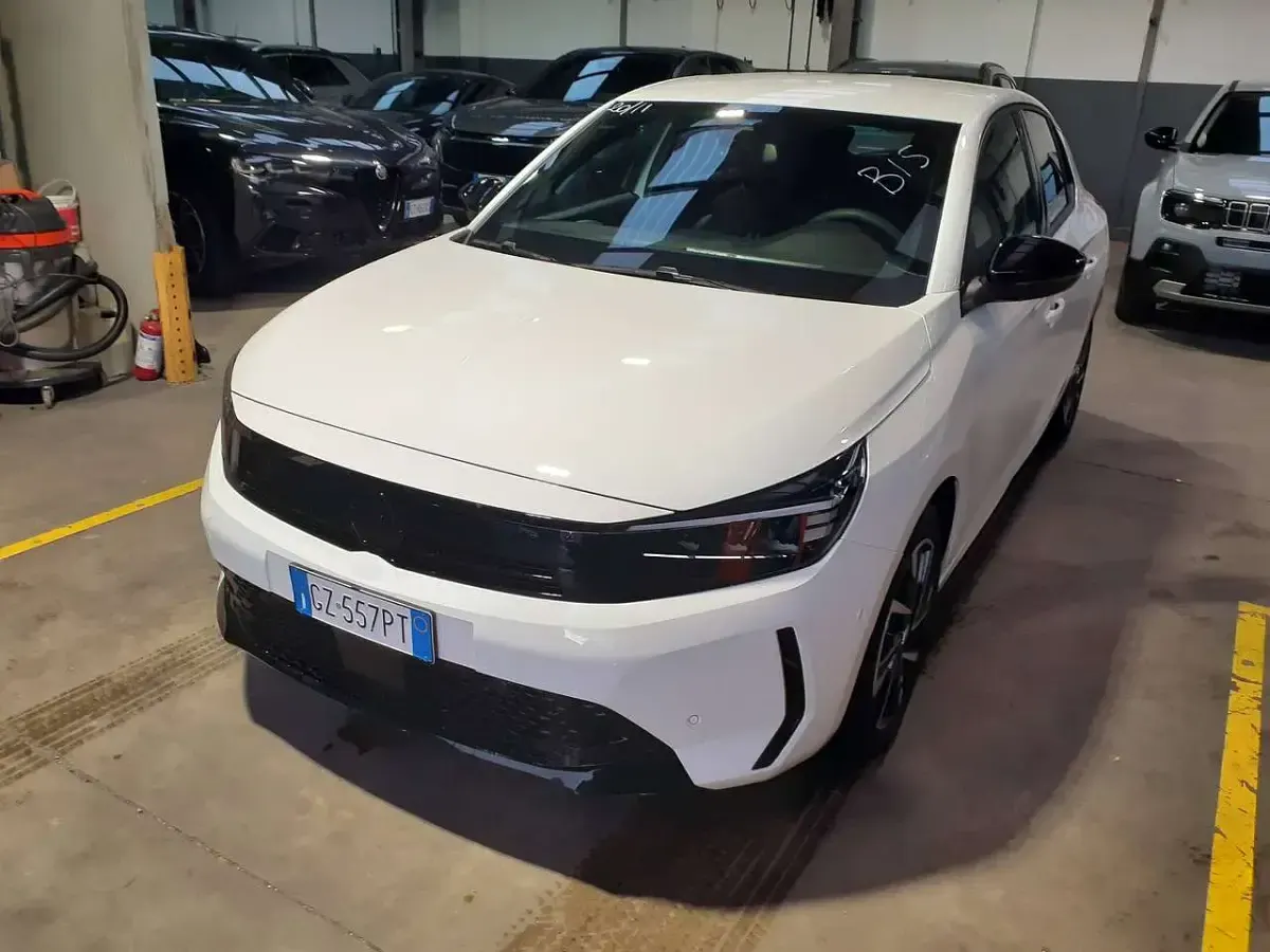 Usata Opel Corsa 101 CV (74 kW) 2025 Arktis white Utilitaria