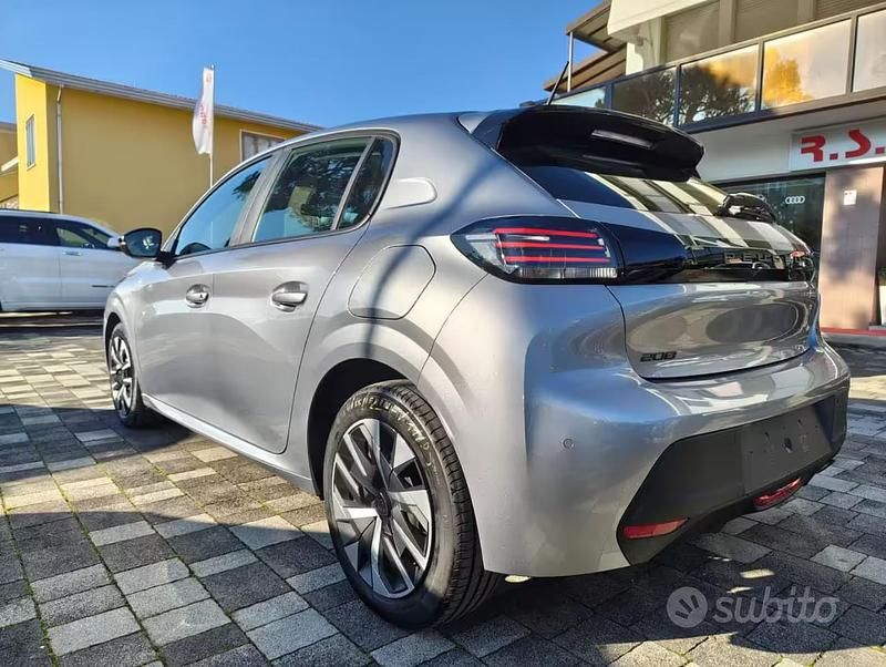 Usata Peugeot 208 Active 75 CV (55 kW) 2024 Grigio Utilitaria