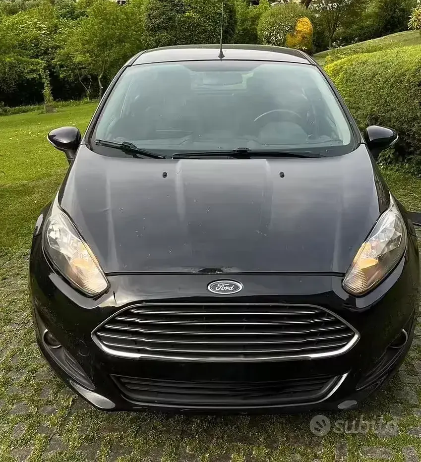Second-hand Ford Fiesta 75 CP (55 kW) 2014 Negru Hatchback