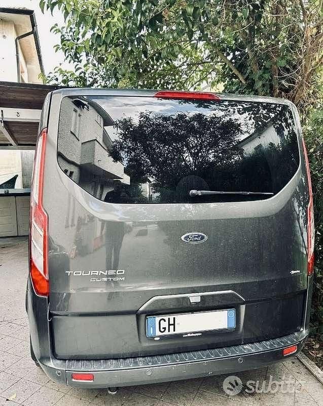 Usata Ford Tourneo Custom Titanium 136 CV (100 kW) 2022 Furgone