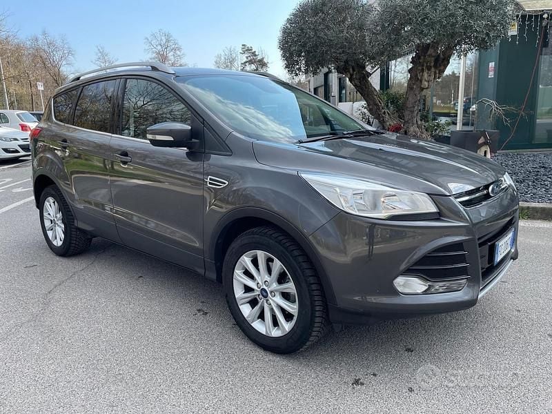 Usata Ford Kuga Titanium 120 CV (88 kW) 2016 Grigio SUV