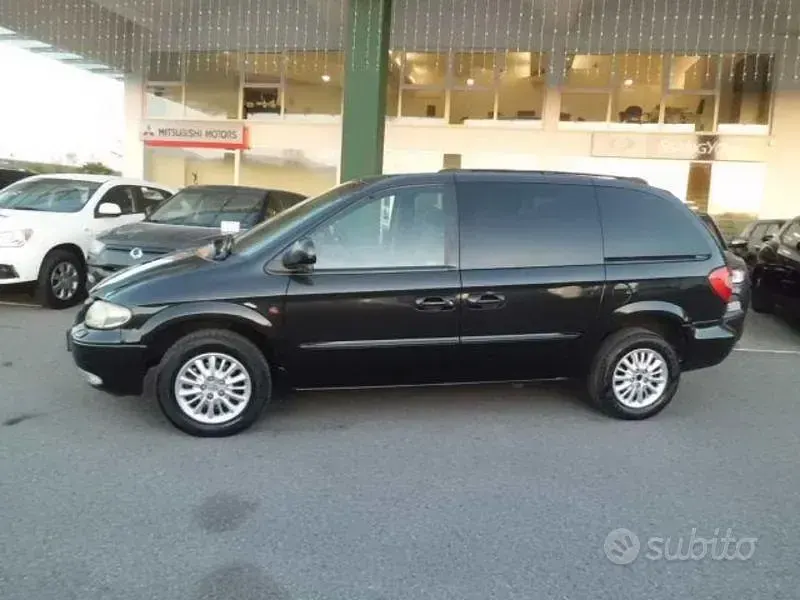 Usata Chrysler Grand Voyager 143 CV (105 kW) 2002 Nero Monovolume