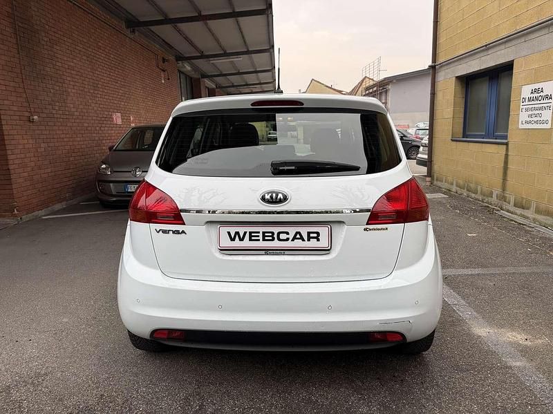 Usata Kia Venga 90 CV (66 kW) 2015 Bianco Utilitaria