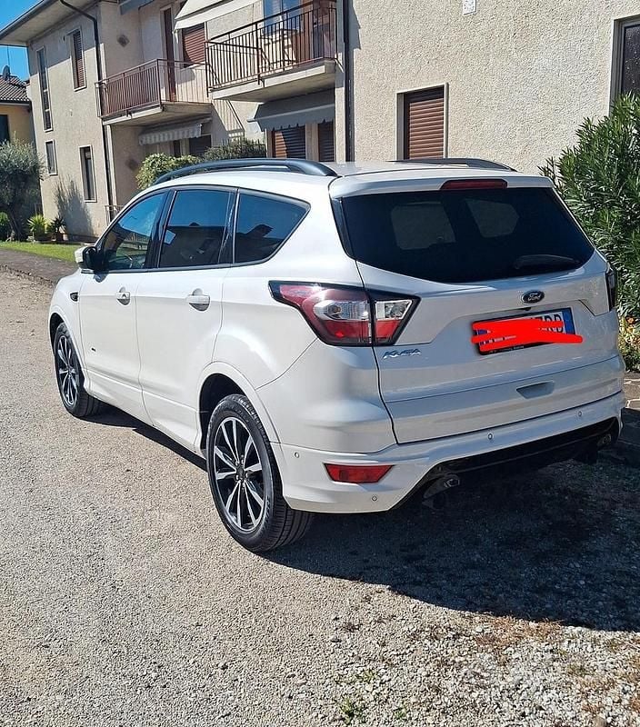 Usata Ford Kuga ST-Line 150 CV (110 kW) 2018 Bianco SUV
