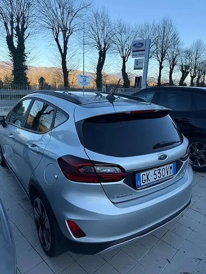 Usata Ford Fiesta Active 124 CV (91 kW) 2022 Argento Berlina