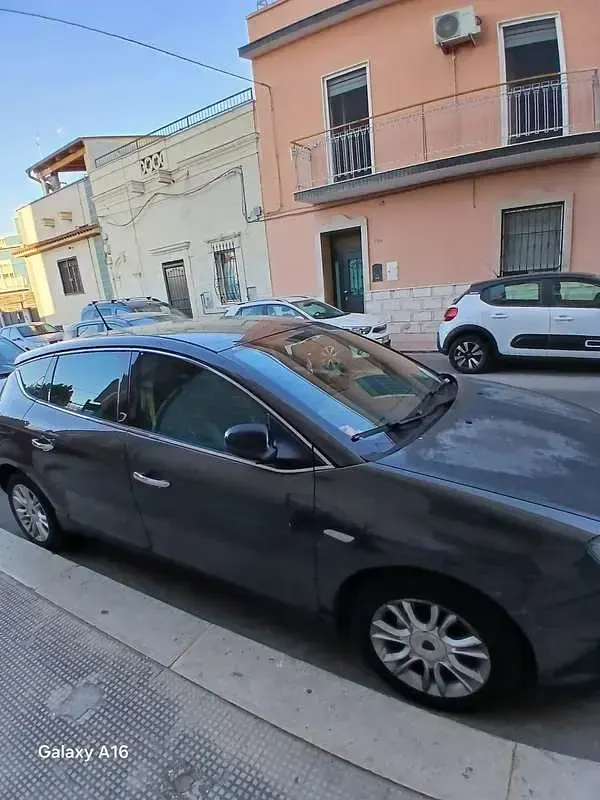 Usata Lancia Delta 90 CV (66 kW) 2010 Utilitaria