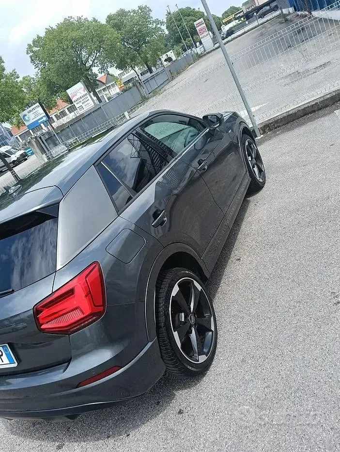 Usata Audi Q2 S-Line 150 CV (110 kW) 2017 Grigio SUV