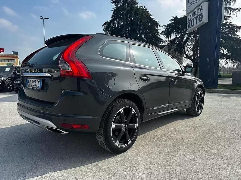 Usata Volvo XC60 Kinetic 136 CV (100 kW) 2014 Grigio scuro SUV