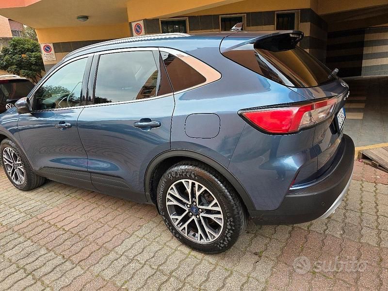 Usata Ford Kuga Titanium 120 CV (88 kW) 2020 Blu SUV