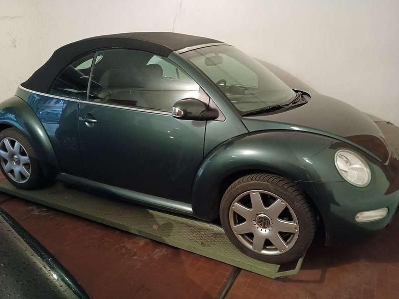 Usata VW New Beetle Cabriolet 116 CV (85 kW) 2003 Verde Cabrio