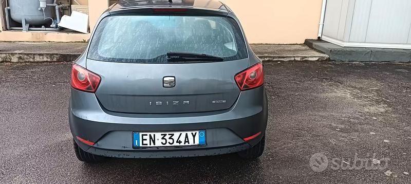 Usata Seat Ibiza 81 CV (59 kW) 2012 Grigio Berlina