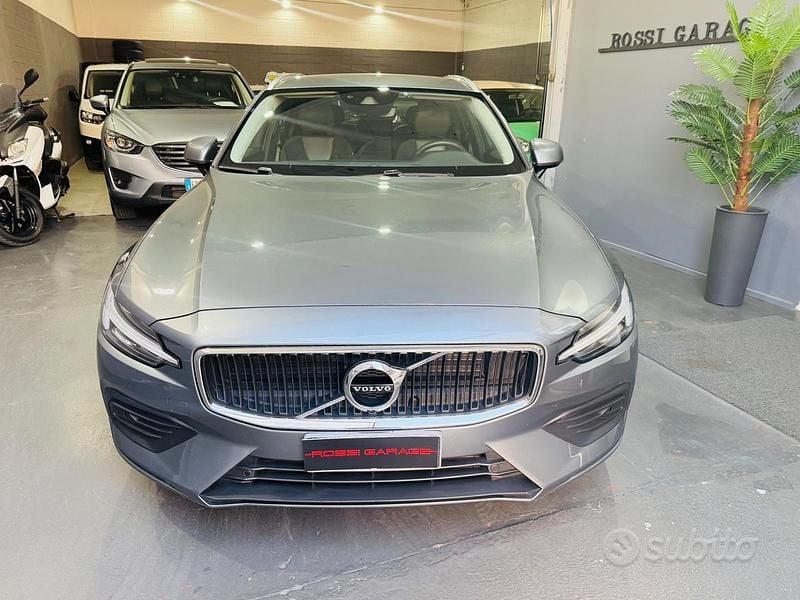 Usata Volvo V60 Business Edition 250 CV (183 kW) 2020 Grigio Station wagon