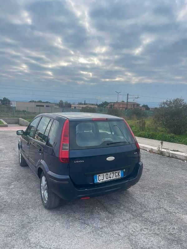 Usata 2005 Ford Fusion Tre volumi | 1650 € (Ottimo prezzo) - Immagine 1/4