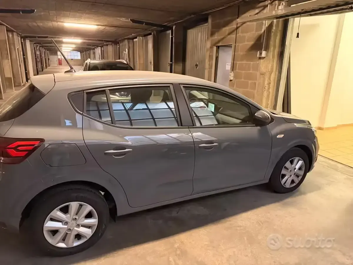 Usata Dacia Sandero Expression 65 CV (47 kW) 2024 Grigio Berlina