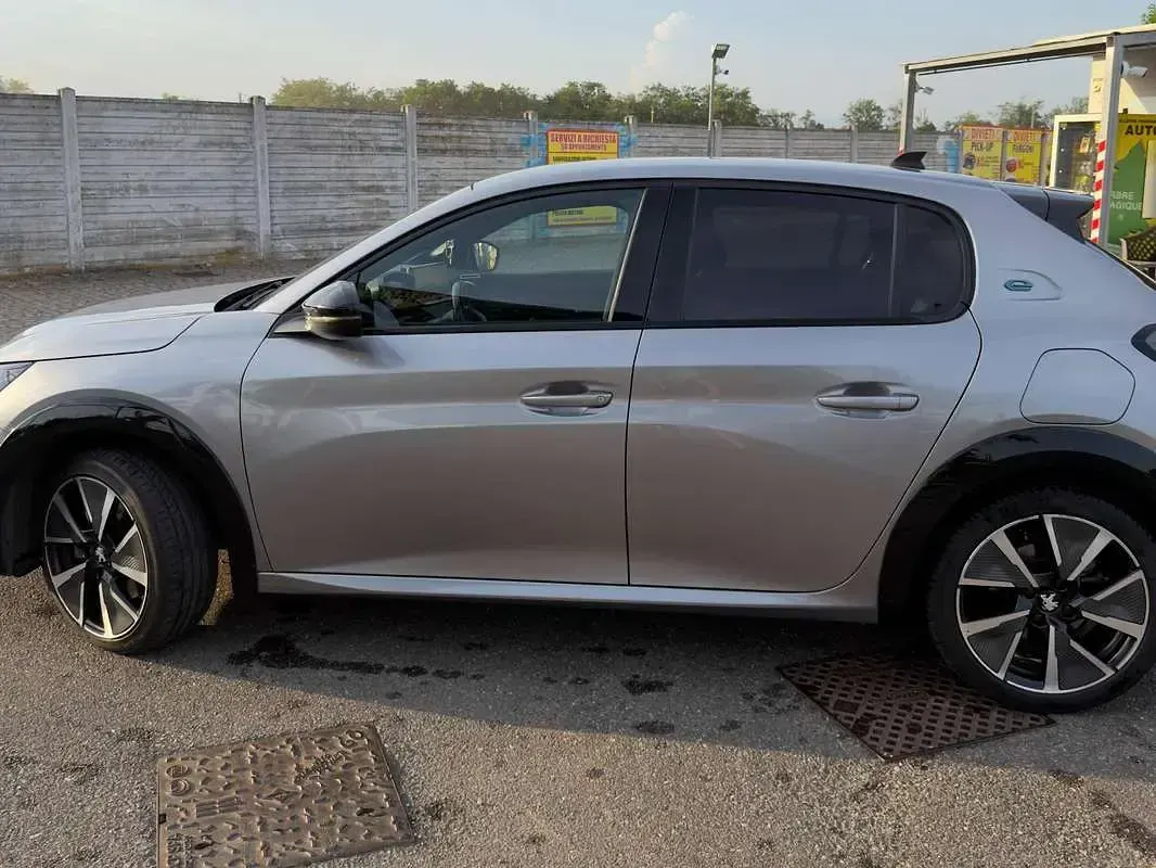 Usata Peugeot 208 GTi 100 kW (136 CV) 2022 Argento Utilitaria
