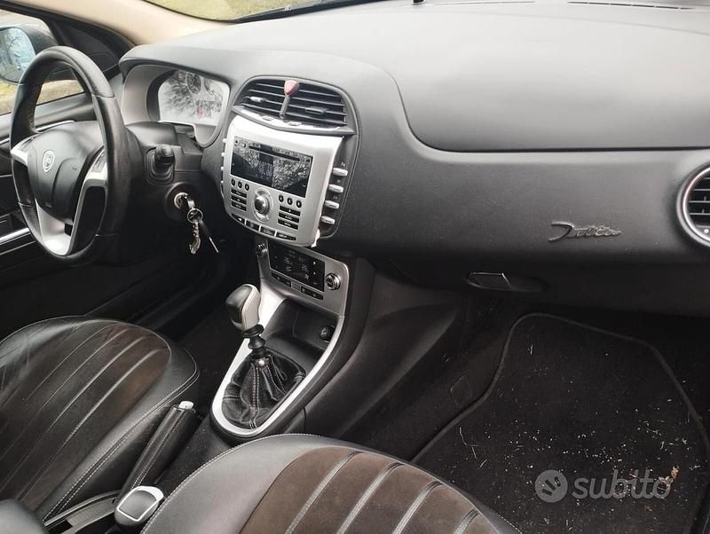 Usata Lancia Delta 120 CV (88 kW) 2010 Grigio Utilitaria