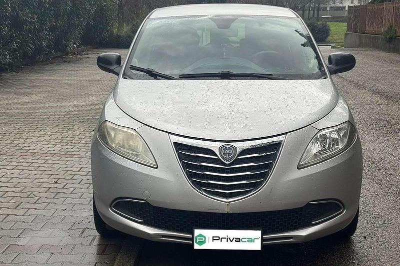 Usata Lancia Ypsilon Silver 69 CV (50 kW) 2012 Grigio Utilitaria